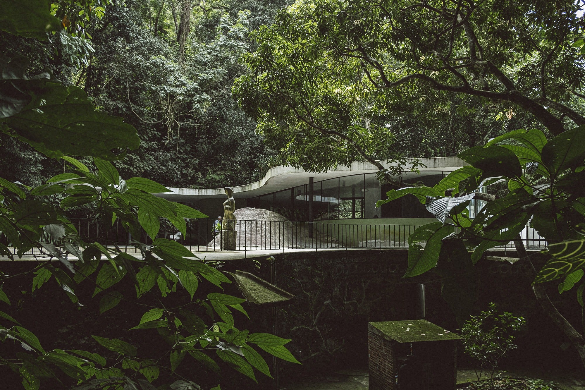 Casa das Canoas - The family house of Oscar Niemeyer – Tigmi Trading