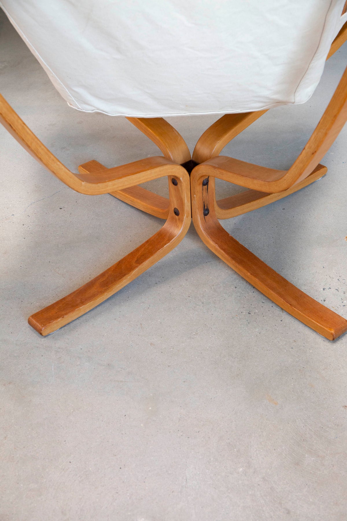 Falcon Chair 11